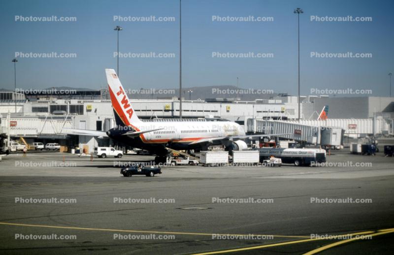 N718TW, TWA, Boeing 757-231, Jetway, Refueling Truck, Terminal, Airbridge, September 22 2001, PW2000