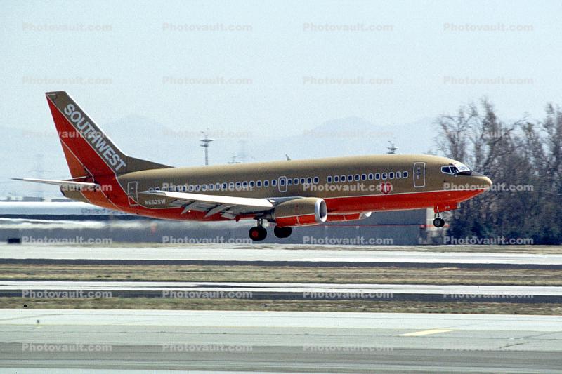 N652SW, Boeing 737-3H4, Southwest Airlines SWA, CFM56-3B1, CFM-56, landing, CFM56