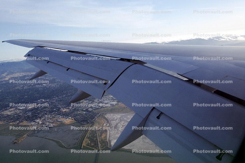 Boeing 737, Lone Wing in Flight, Landing configuration, Flaps Down
