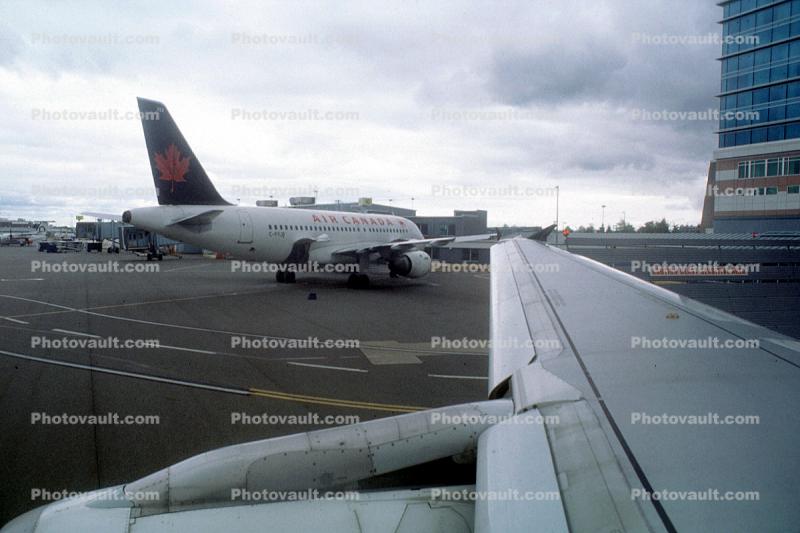 CFM56 jet, wing fence, Airbus A320 series, Air Canada ACA, Lone Wing