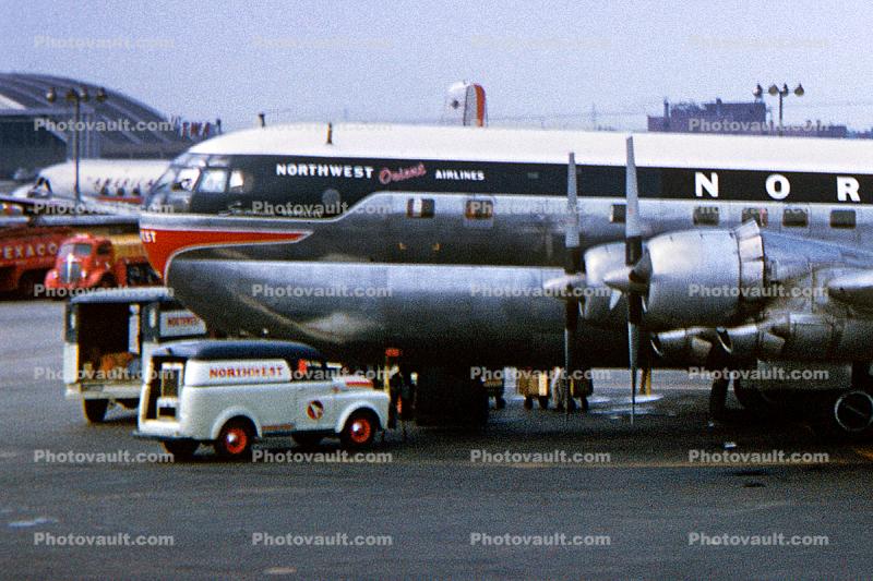 Northwest Orient Airlines, Boeing 377-10-30, Stratocruiser, N74607, shipset-707