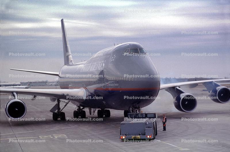 Pushback from a tow tractor, Pushertug, United Airlines UAL, Boeing 747, pushback tug, tractor