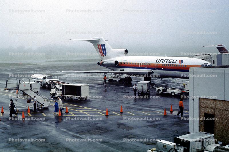 N7010U, United Airlines UAL, Boeing 727-022, JT8D-7B, JT8D, Mobile Stairs, Rampstairs, ramp, Portland, Maine