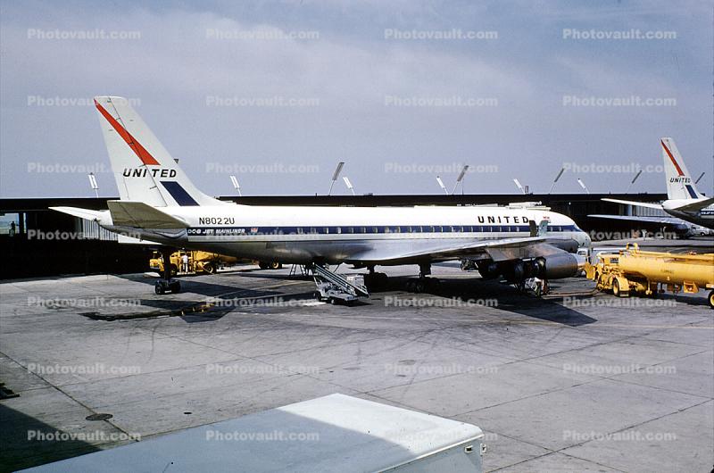 N8022U, United Airlines UAL, Douglas DC-8-21, JT4A, Refueling Truck, Fuel Tanker