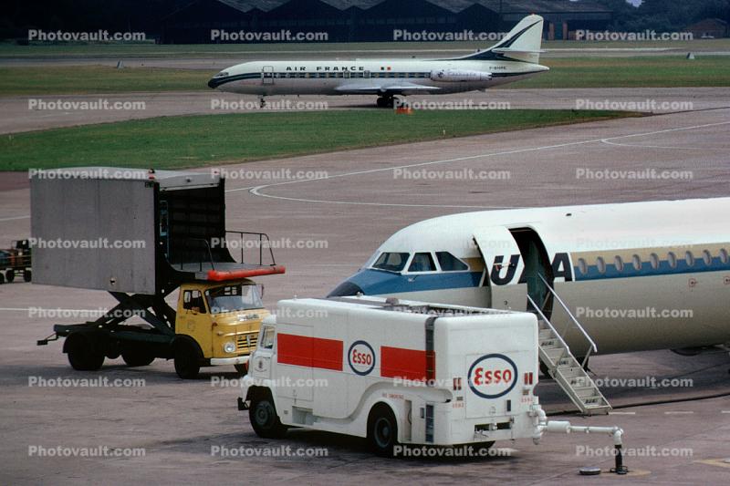 Esso Truck, Refueling, Fueling, AvGas, Catering Truck, Scissorlift, BUA, Esso Fuel Truck, Ground Equipment, 1960s