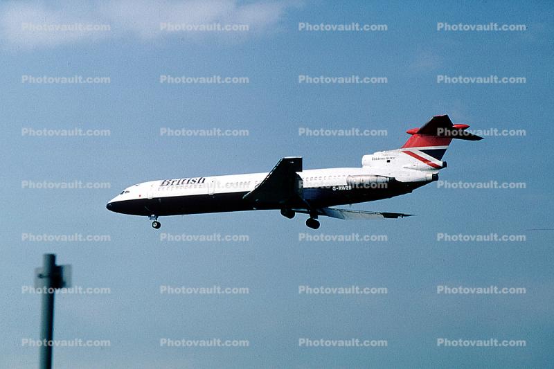 G-AWZB, Hawker Siddeley HS121 3B Trident, British Airways BAW, Landing