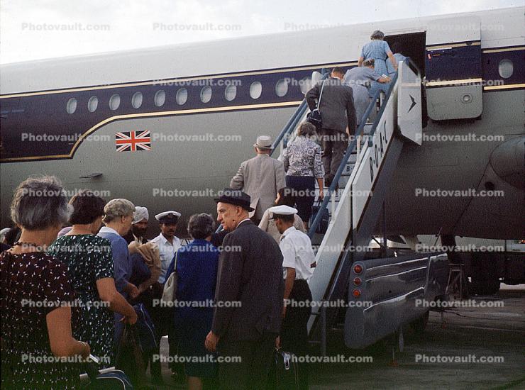 Passengers boarding, BOAC, Mobile Stairs, steps, 1950s, Rampstairs, ramp