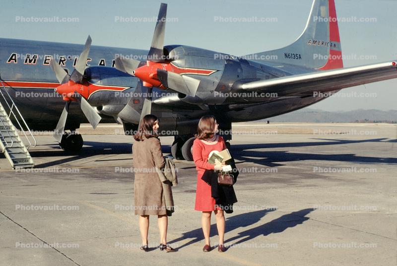 N6135A, Lockheed L-188A Electra, Girls, Coats, Teens, December 1967, 1960s