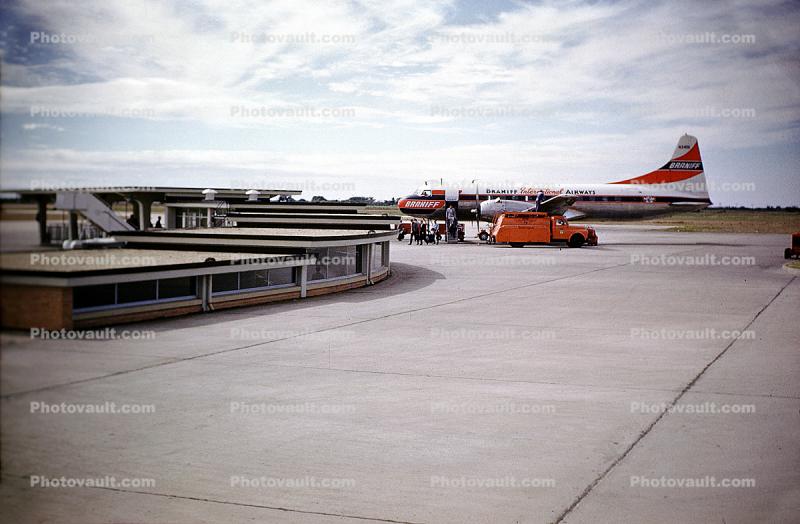 N3409, Convair CV-340-32, Braniff International Airways, Refueling Truck, CV-340, R-2800, 1950s