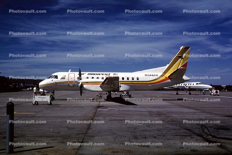 N344AM, Air Midwest, Saab-Fairchild 340A, DAVCO Aero Cart