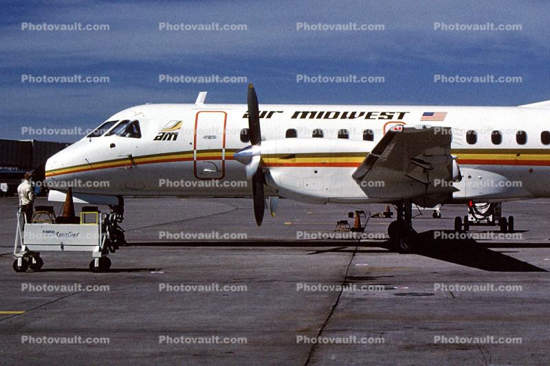 N344AM, Air Midwest, Saab-Fairchild 340A, DAVCO Aero Cart