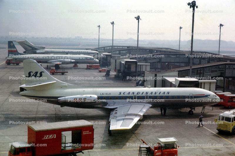 LN-KLH, Sud Aviation SE-210 Caravelle III, Finn Viking, jetway, terminal, Airbridge