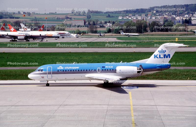 PH-KZE, KLM Airlines, Fokker F28-0070