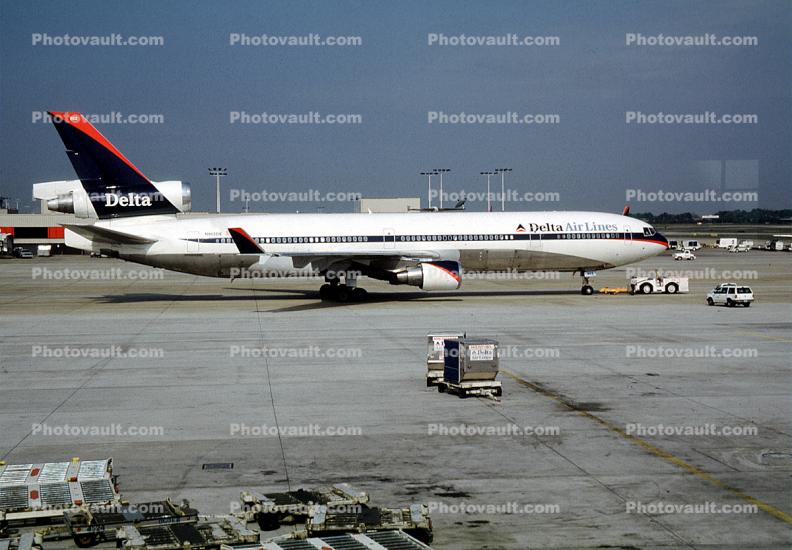 N802DE, Delta Air Lines, McDonnell Douglas MD-11, CF6-80C2D1F, CF6