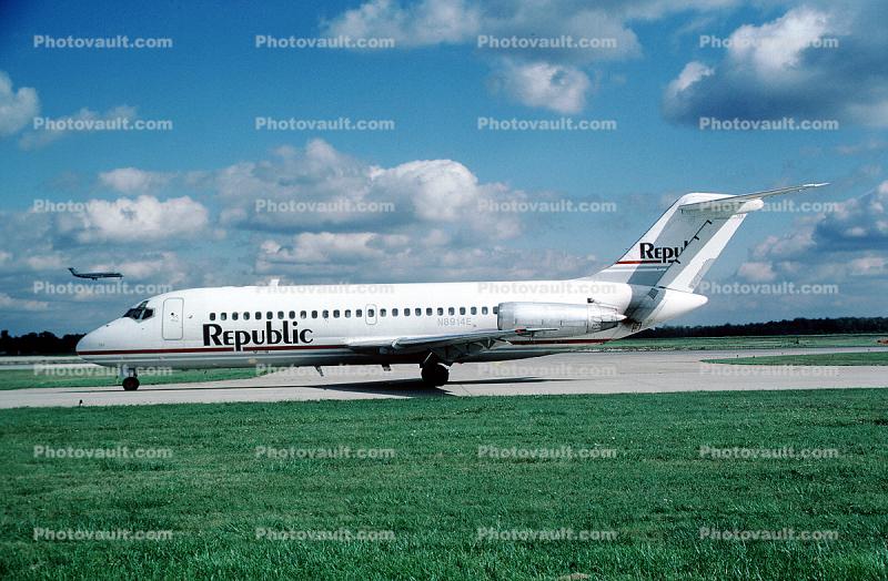 N8914E, Republic Airlines, Douglas DC-9-14, JT8D