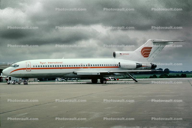 N7044U, Ryan International, Boeing 727-22, JT8-7B, Airstair, JT8D, 727-200 series