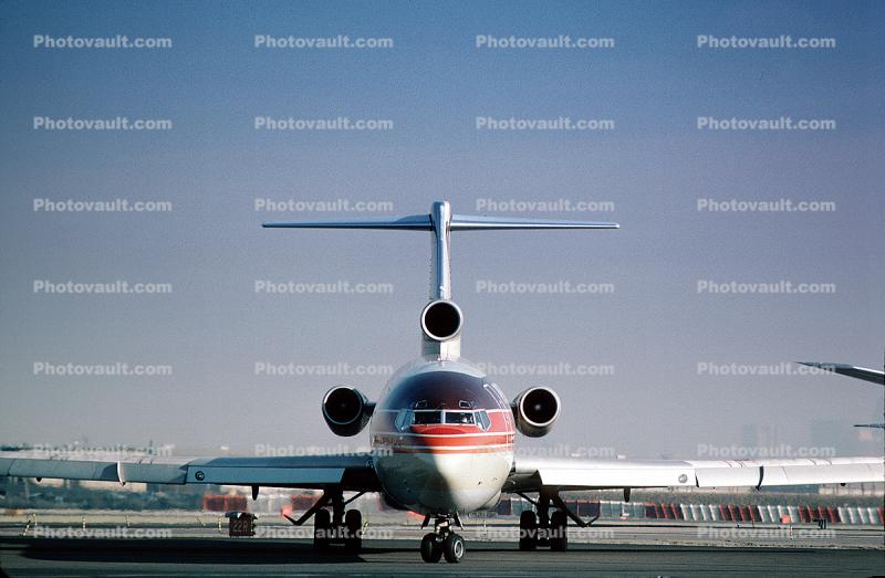 N579PE, Boeing 727-243, PEOPLExpress Airlines, PEx, head-on, JT8D, JT8D-9A s3, 727-200 series