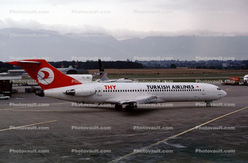 TC-JBJ, Turkish Airlines, Boeing 727-2F2, JT8D, 727-200 series