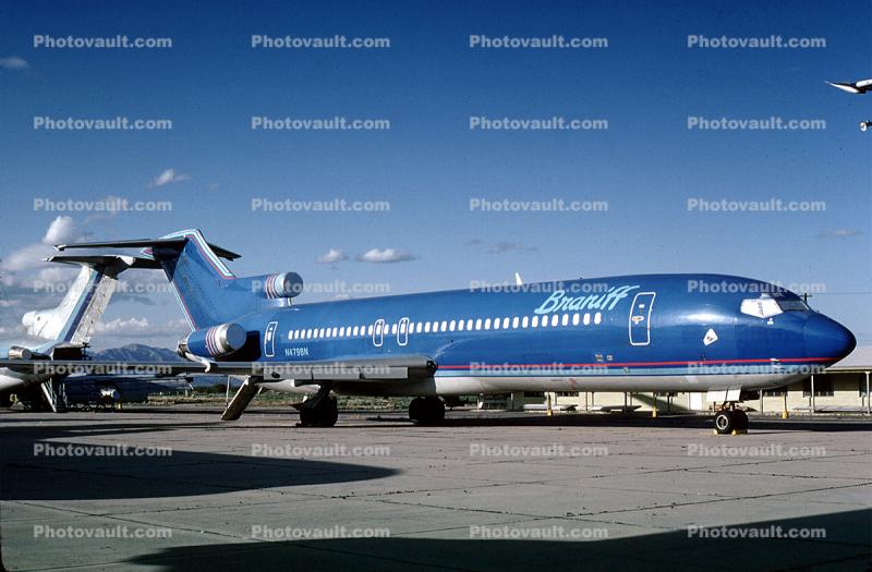 N479BN, Boeing 727-227, Braniff, Airstair, 727-200 series