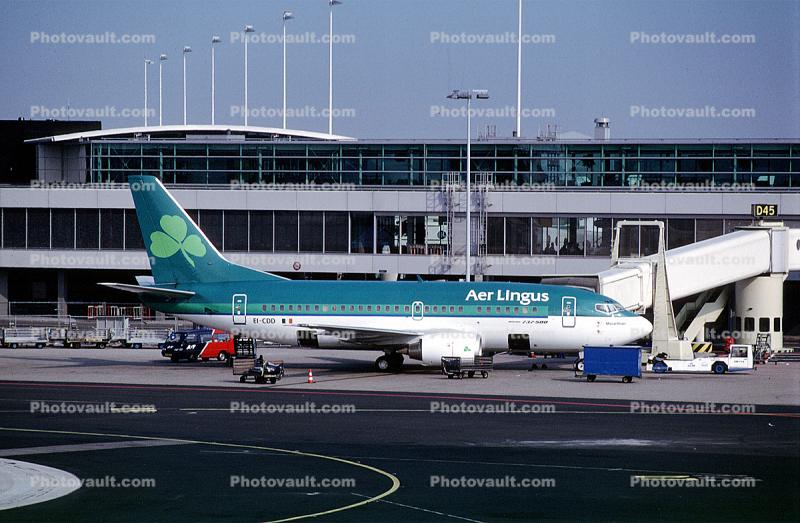 EI-CDD, Boeing 737-548, Aer Lingus, 737-500 series, CFM56-3B1, CFM56, Jetway, Terminal, Airport, Airbridge