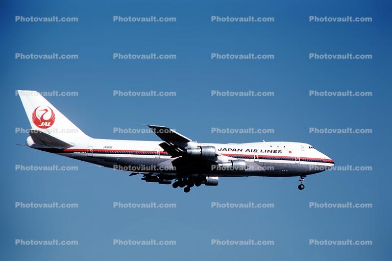 JA8110, Boeing 747-246B, Japan Airlines JAL, landing