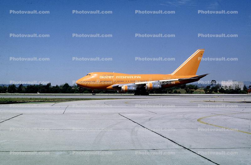 Boeing 747SP, Braniff International Airways