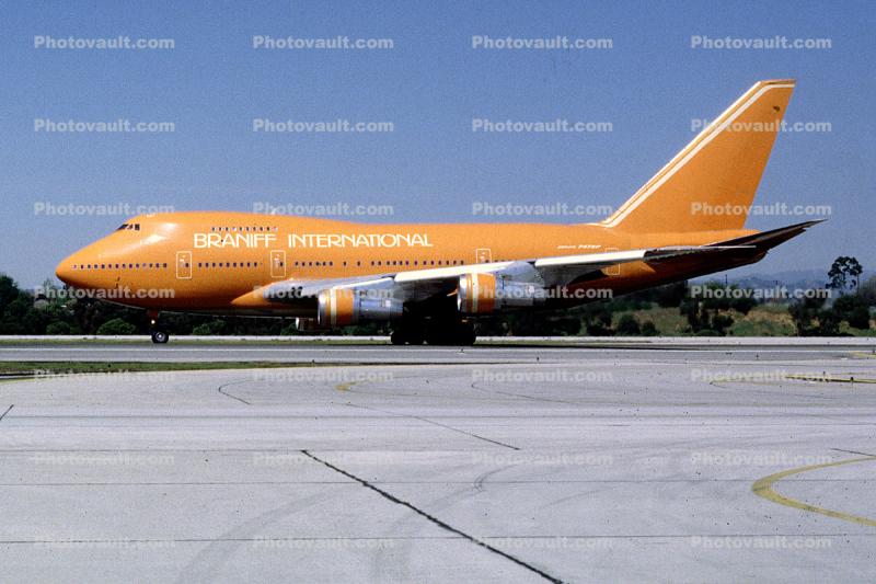 Boeing 747SP, Braniff International Airways, orange