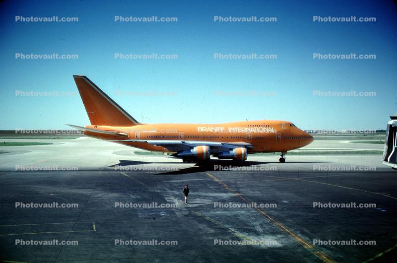 Boeing 747SP, Braniff International Airways