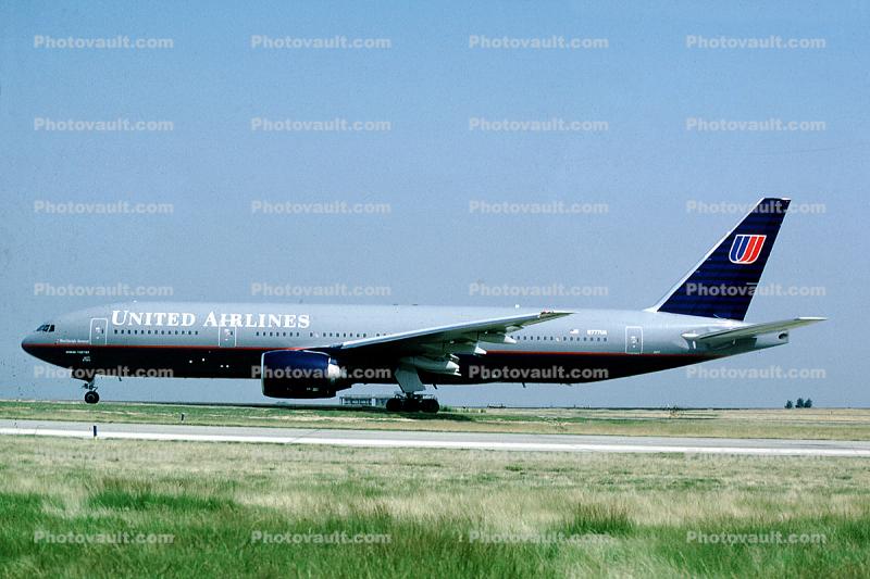 N777UA, United Airlines UAL, Boeing 777-222, PW4077, PW4000