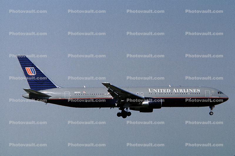 N664UA, United Airlines UAL, Boeing 767-322ER, 767-300 series