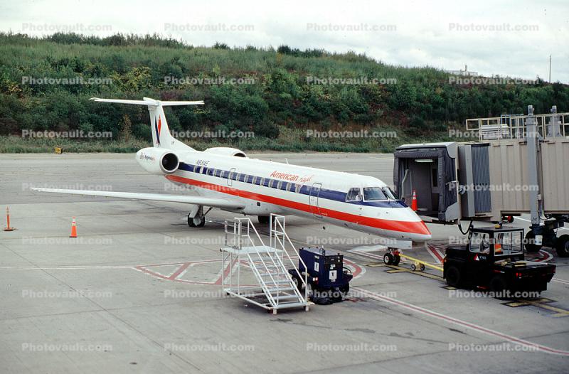 N831AE, Embraer ERJ-140LR, ERJ-140, jetway, pusher tug, pushertug