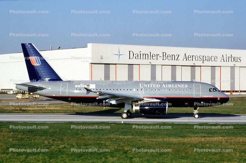 D-AVYL, United Airlines UAL, Airbus A319-132, A319 series, Daimler-Benz Aerspace Airbus Hangar