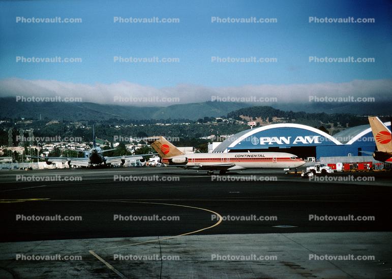 N572PE, Boeing 727-243, Continental Airlines COA, JT8D s3, JT8D, 727-200 series