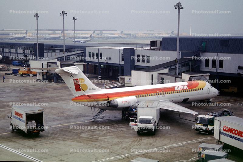 EC-BQX, Iberia Airlines, McDonnell Douglas DC-9-32, Ciudad de Valladolid, JT8D-7B, JT8D, Airstair, Jetway, Airbridge