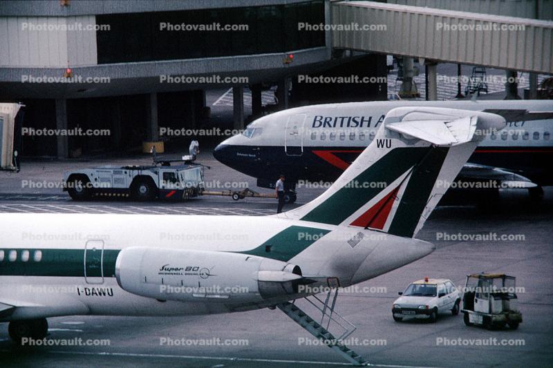 I-DAWU, McDonnell Douglas MD-82, Alitalia Airlines, Airstair, JT8D