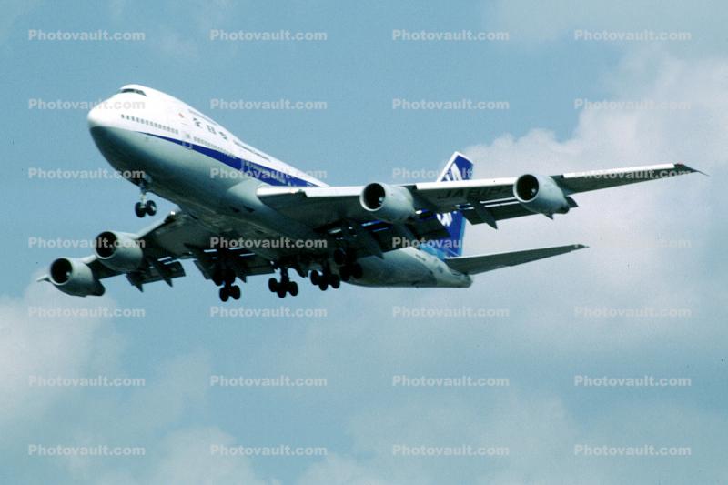 Landing Boeing 747-200, All Nippon Airways
