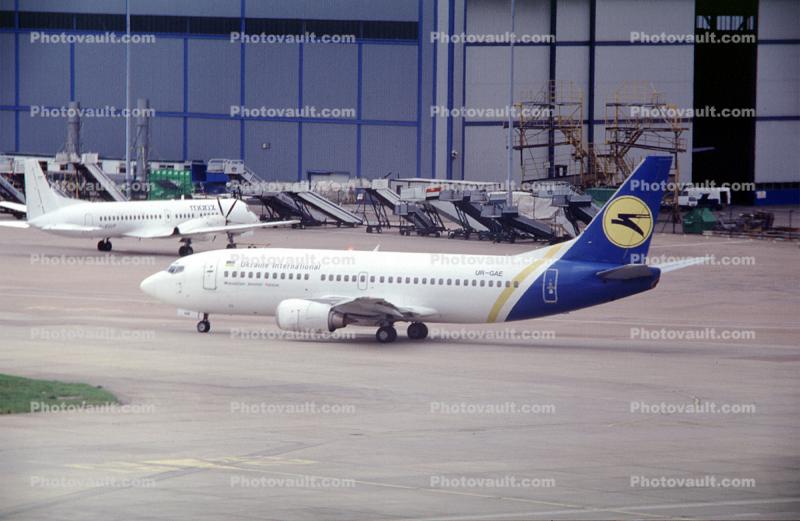 UR-GAE, Boeing 737-3Y0, Ukraine International Airlines AUI, 737-300, CFM56-3B1, CFM56