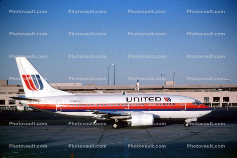 N904UA, United Airlines UAL, Boeing 737-522, 737-500 series, CFM56-3C1, CFM56