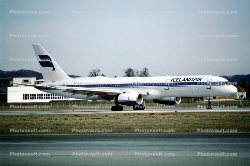 TF-FIJ, IcelandAir, Boeing 757-208, Svandis