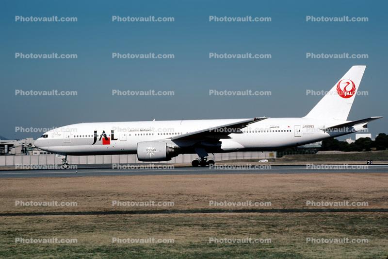 JA8982, Boeing 777-246, Japan Airlines JAL, PW4084, PW4000, 777-200 series