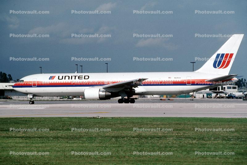 N645UA, United Airlines UAL, Boeing 767-322ER, 767-300 series