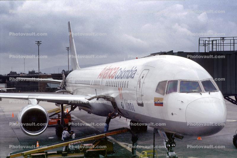 EI-CEY, Boeing 757-2Y0F, Bogota, Colombia