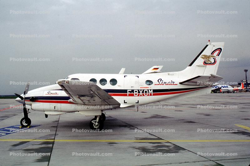 F-BXOM, Sinair, Beech C90 King Air, PT6A