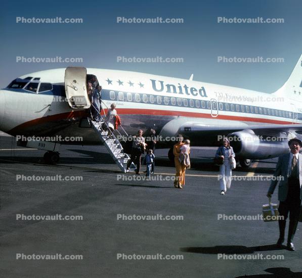 N9069U, Boeing 737-222, disembarking passengers, named City of Toledo JT8D-7B , April 1974, 1970s
