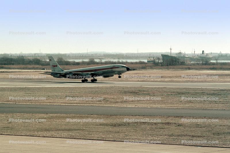 Landing Trans World Airlines TWA, Boeing 707