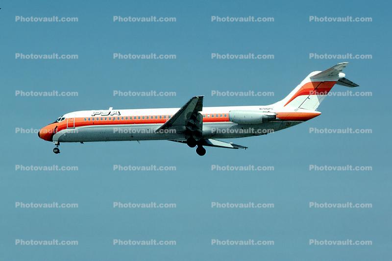 N705PS, Douglas DC-9-32, named The Smile of Eugene, Pacific Southwest Airlines, JT8D-7B s3, JT8D, Smileliner