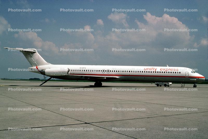 EI-BTX, Unifly Express, McDonnell Douglas MD-82 (DC-9-82), Airstair