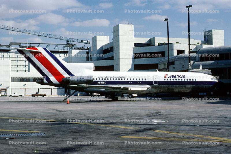 N803SC, Boeing 727-027, JT8D-7B, JT8D, Terminal building, Airstair