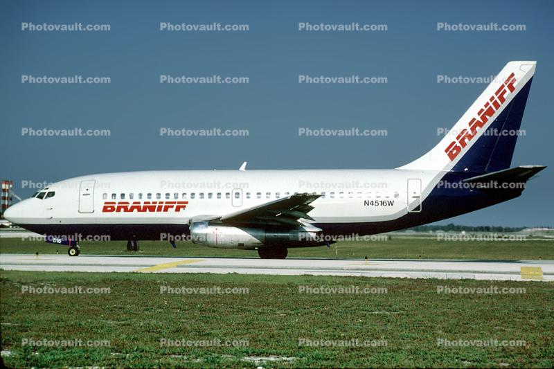 N4516W, Boeing 737-247, Braniff International Airways, 737-200 series, JT8D