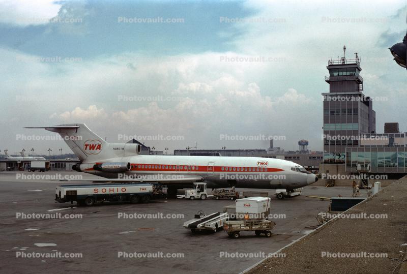 N850TW, CLE, Boeing 727-031, SOHIO fuel truck, Ground Equipment, June 1971, 1970s, JT8D